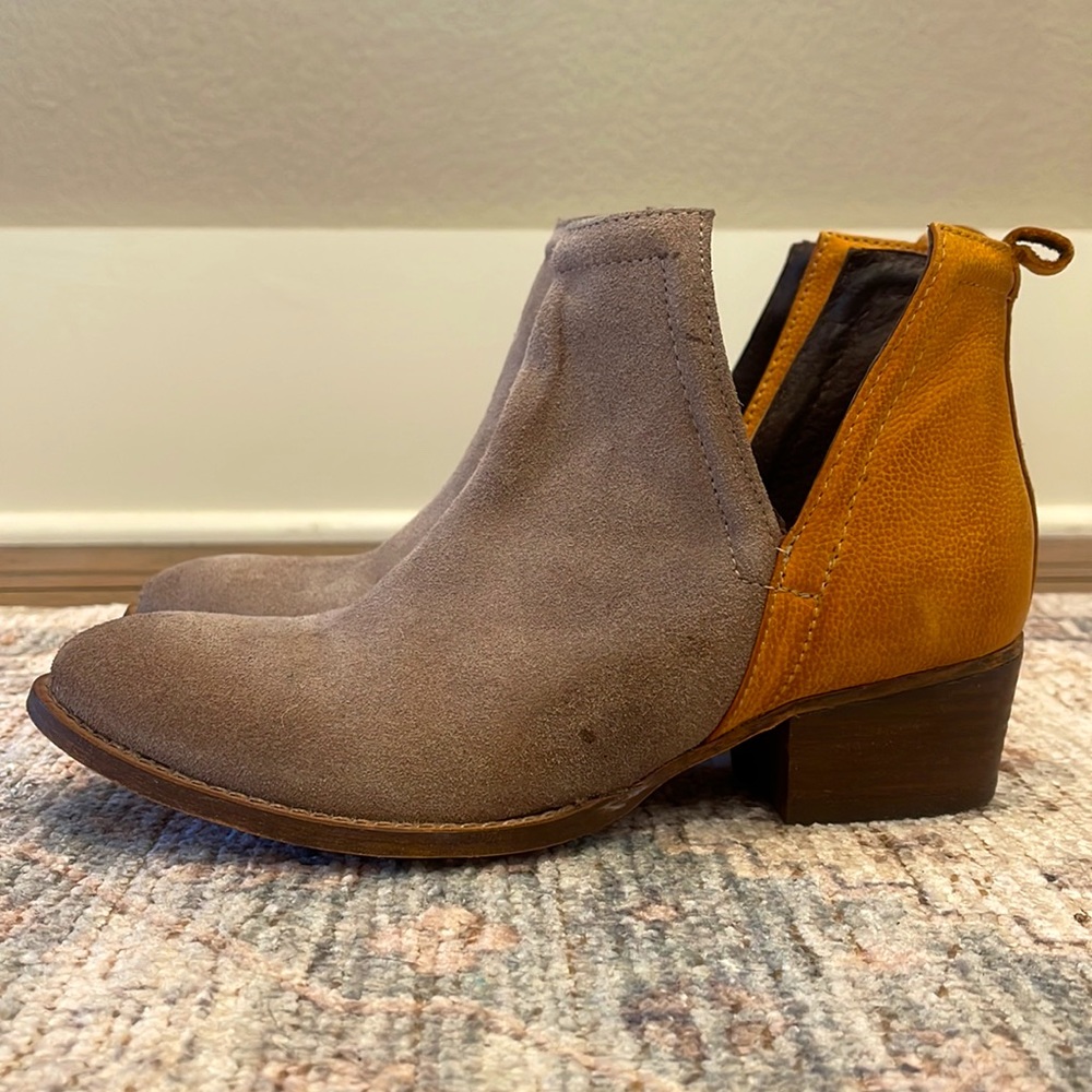 EUC•DIBA.True Short Side Booties•Sz8